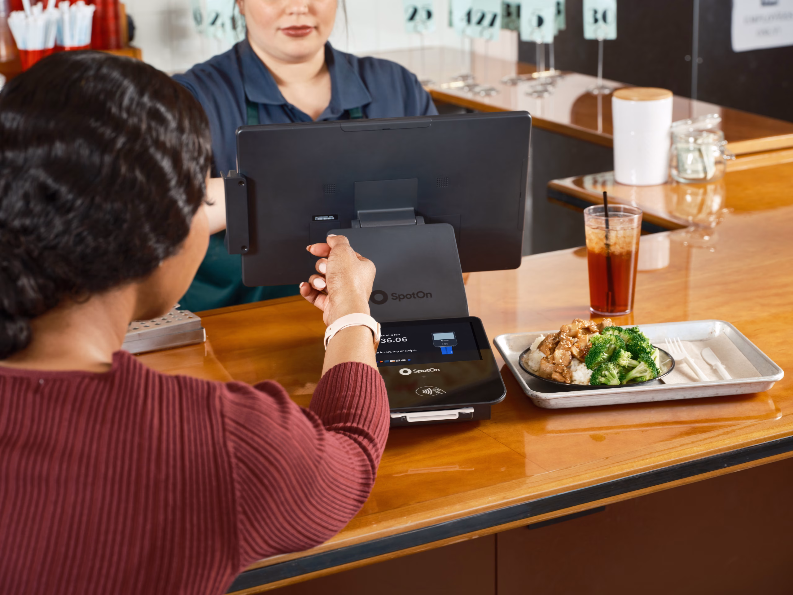Yeni nesil ÖKC ile entegre çalışan kiosk sipariş ekranı ve kartla ödeme